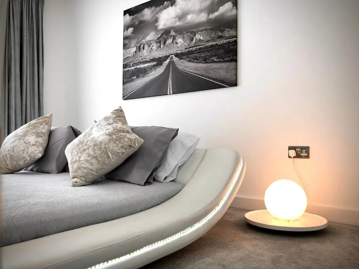 Apartment Panoramic Park And City Penthouses Retreat London
